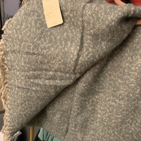 Noble Mount long fringed scarf - Picture 6 of 7